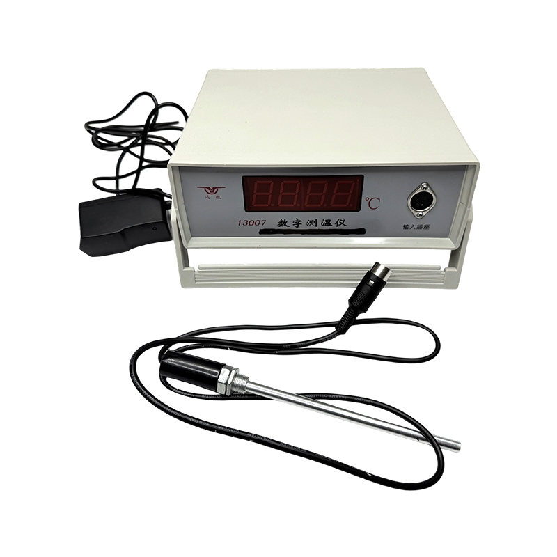 Digital temperature measuring instrument / physics / laboratory instruments
